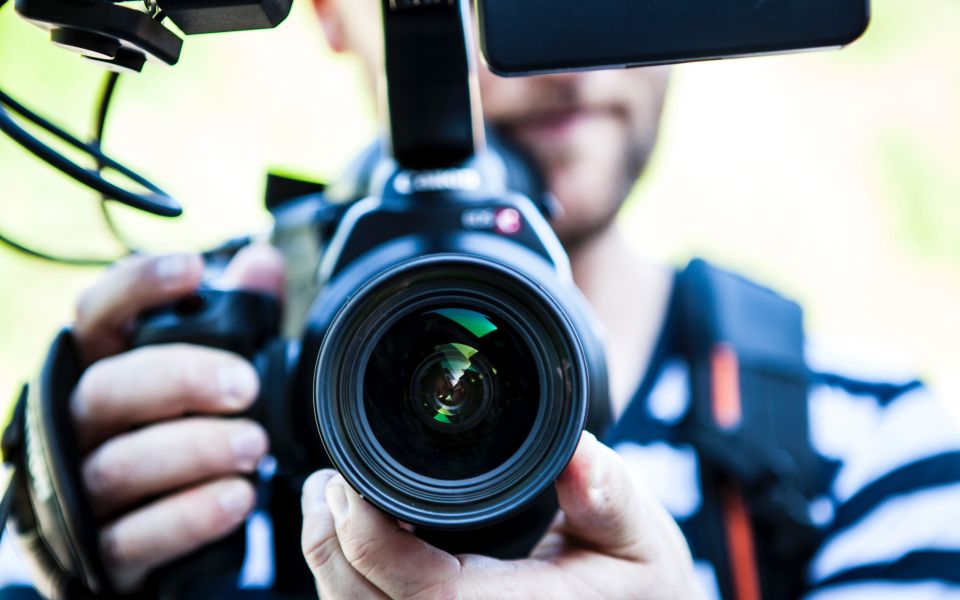 cameraman met camera