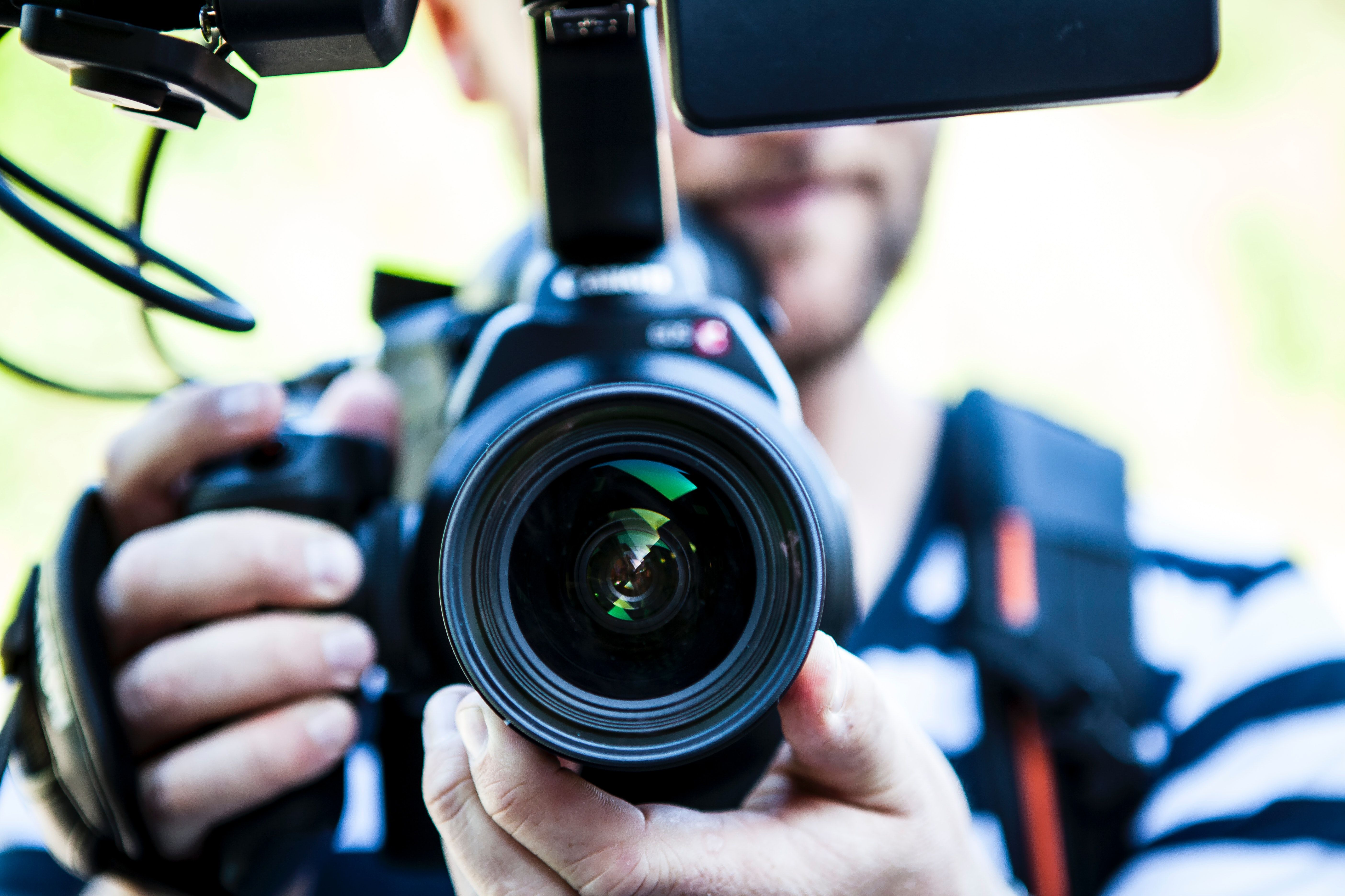 cameraman met camera